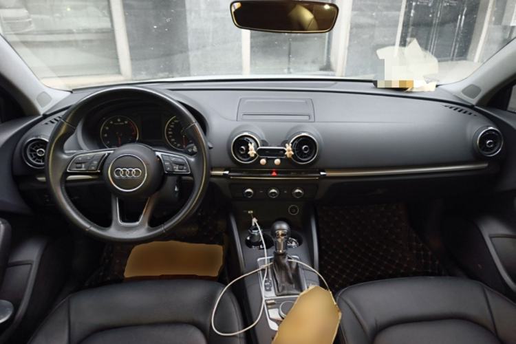 Used Audi A3 2019 Limousine 35 TFSI Ambition China VI Center Console