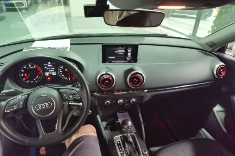 Used Audi A3 2019 Limousine 35 TFSI Fashion Edition China V standard Center Console