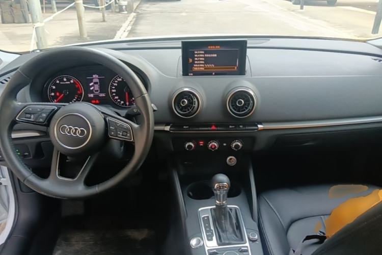 Used Audi A3 2019 Limousine 35 TFSI Ambition China V Center Console