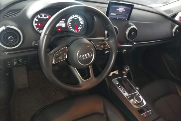 Used Audi A3 2019 Limousine 35 TFSI Fashion Edition China VI Emission Standard Center Console