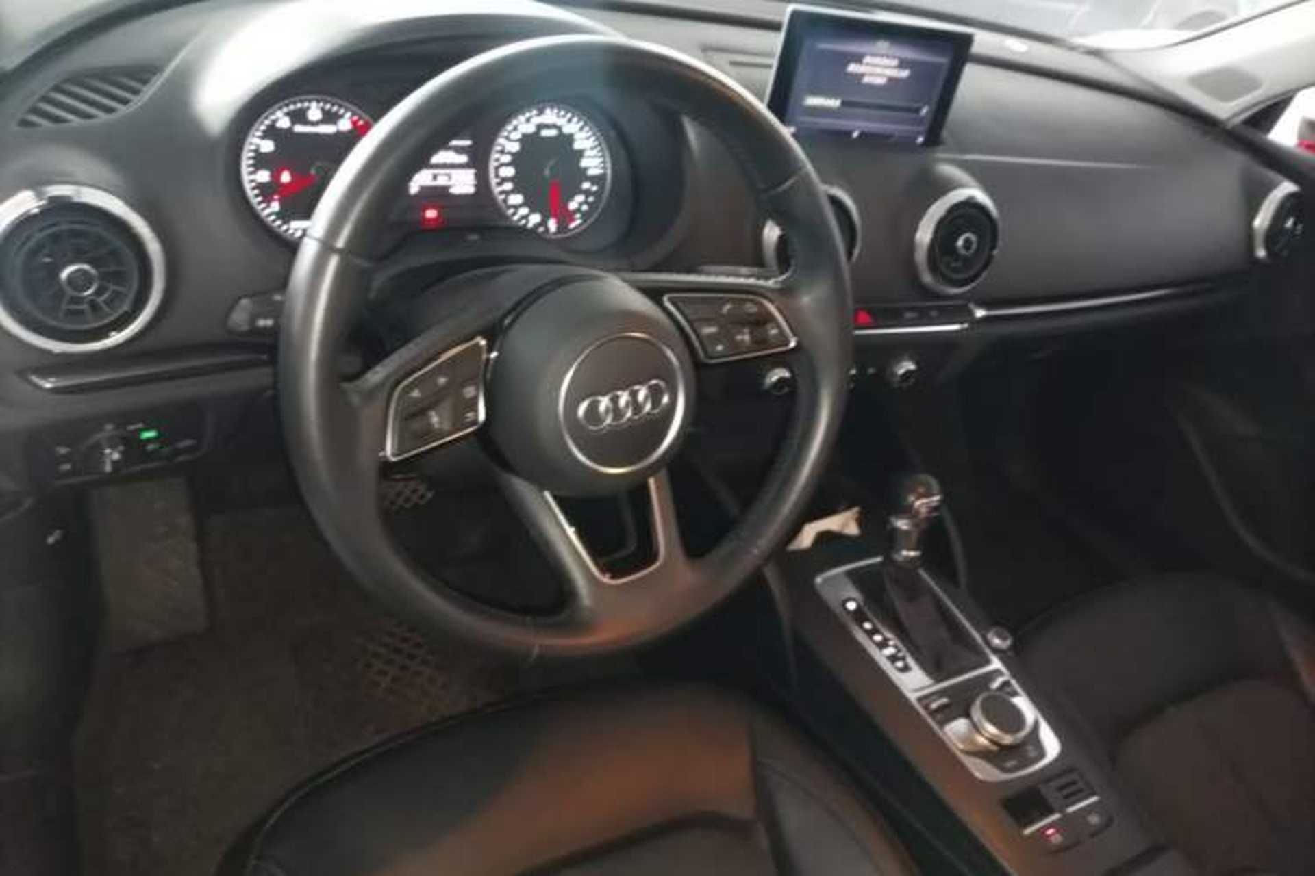 Used Audi A3 2019 Limousine 35 TFSI Fashion Edition China VI Emission Standard Center Console