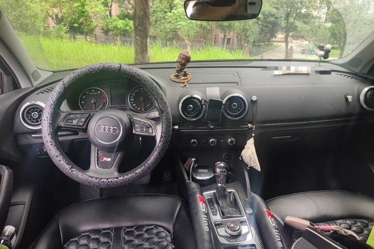 Used Audi A3 2019 Limousine 35 TFSI Fashion Edition China VI Emission Standard Center Console