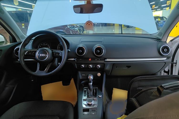 Used Audi A3 2019 Limousine 35 TFSI Ambition China VI Center Console