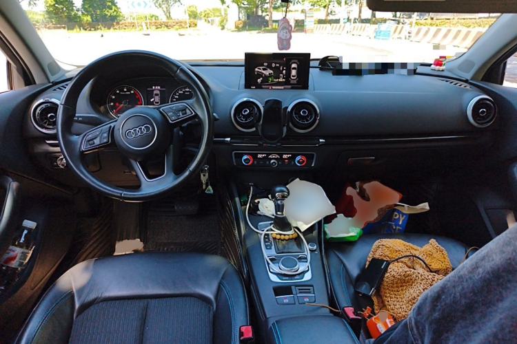 Used Audi A3 2019 Limousine 35 TFSI Fashion Edition China V standard Center Console