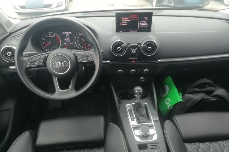Used Audi A3 2019 Limousine 35 TFSI Ambition China VI Center Console