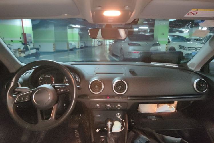 Used Audi A3 2019 Sportback 35 TFSI Fashion Edition China VI Emission Standard Center Console