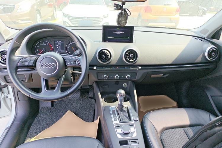 Used Audi A3 2019 Limousine 35 TFSI Fashion Edition China V standard Center Console