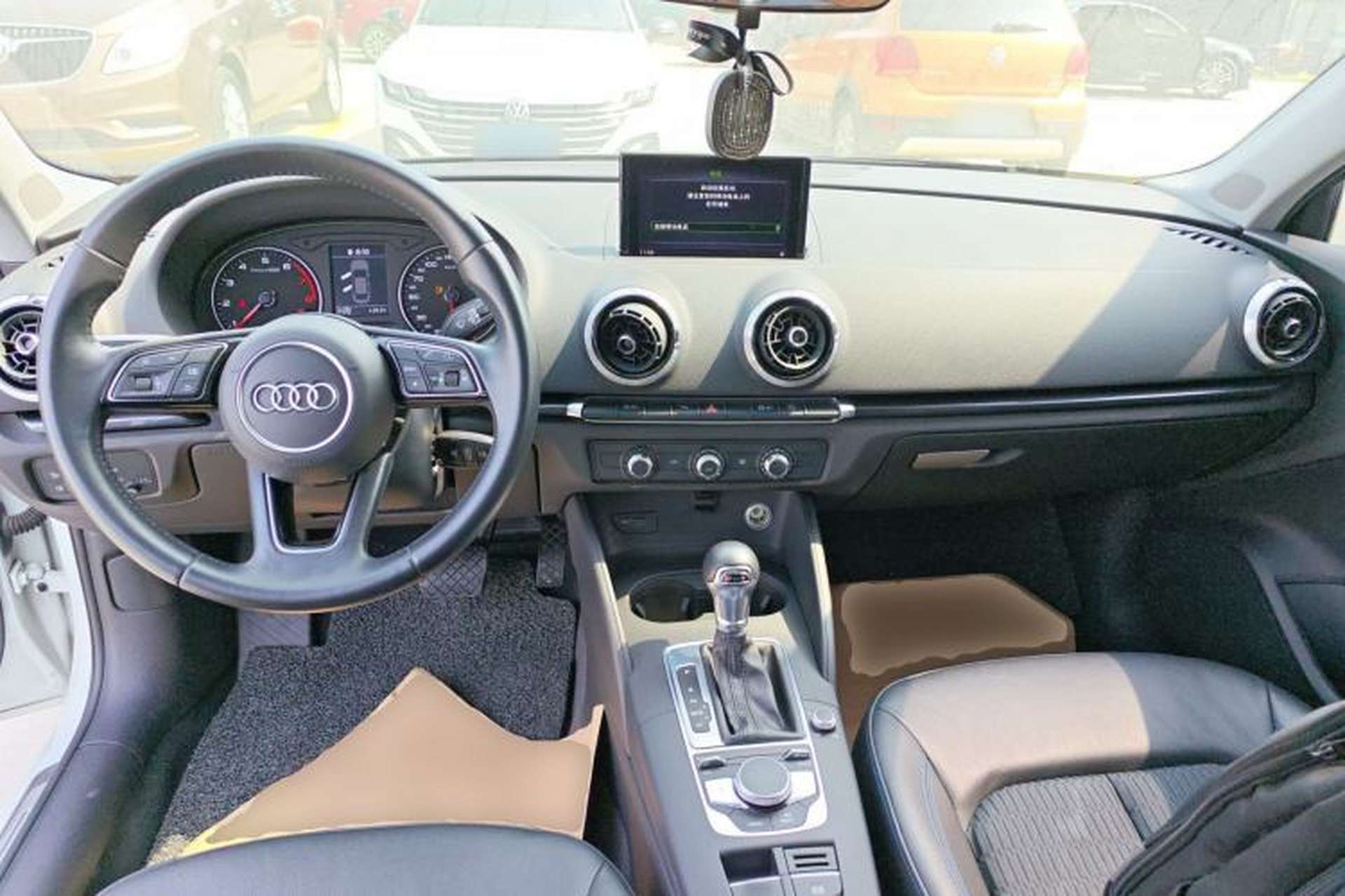 Used Audi A3 2019 Limousine 35 TFSI Fashion Edition China V standard Center Console
