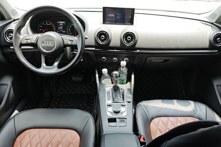 Used Audi A3 2019 Limousine 35 TFSI Ambition China VI Center Console