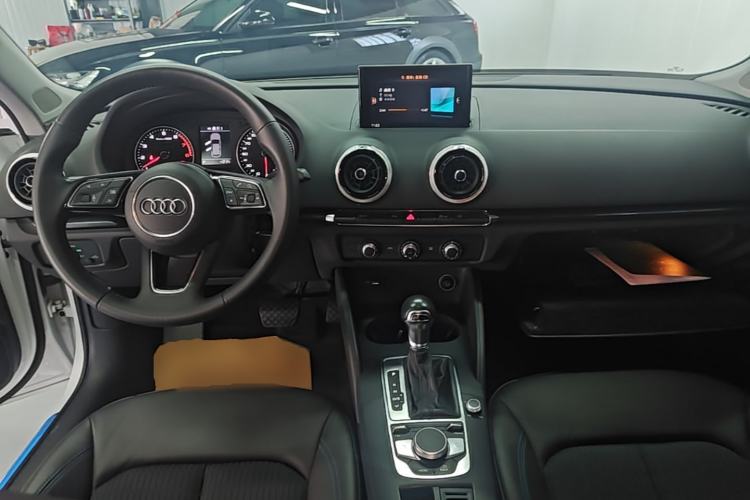 Used Audi A3 2019 Sportback 35 TFSI Fashion Edition China VI Emission Standard Center Console