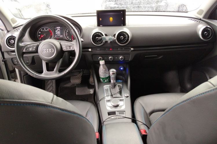 Used Audi A3 2019 Limousine 35 TFSI Fashion Edition China VI Emission Standard Center Console