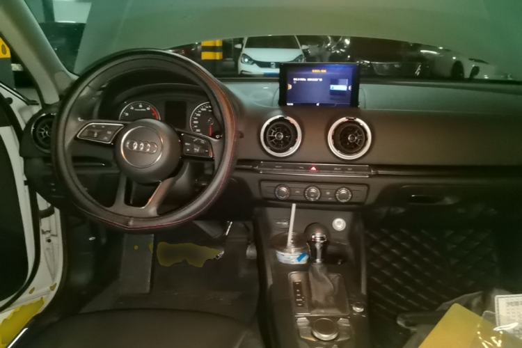 Used Audi A3 2019 Sportback 35 TFSI Fashion Edition China VI Emission Standard Center Console