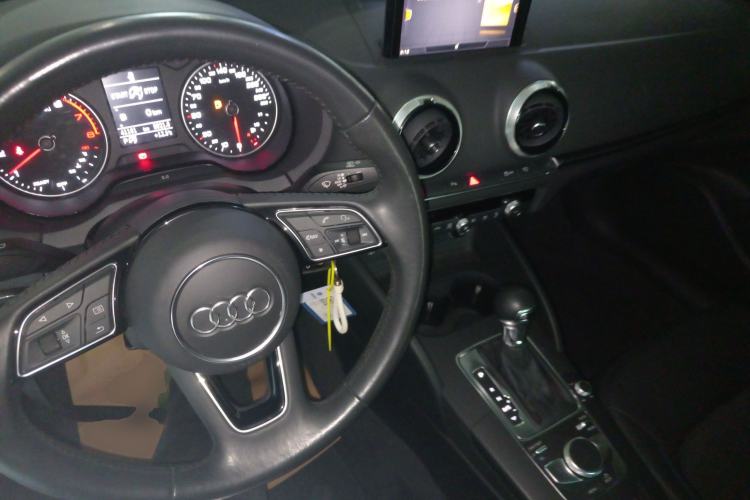 Used Audi A3 2019 Limousine 35 TFSI Fashion Edition China VI Emission Standard Center Console