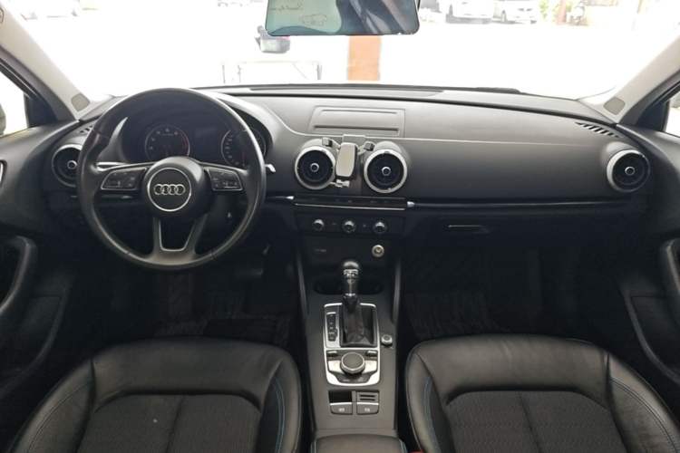 Used Audi A3 2019 Limousine 35 TFSI Fashion Edition China VI Emission Standard Center Console