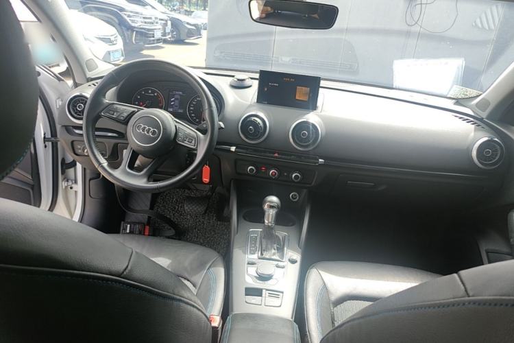 Used Audi A3 2019 Limousine 35 TFSI Fashion Edition China VI Emission Standard Center Console