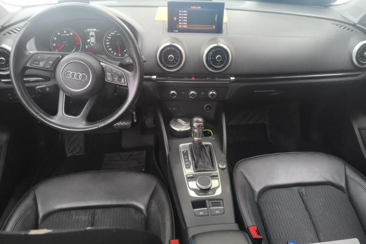 Used Audi A3 2019 Limousine 35 TFSI Fashion Edition China VI Emission Standard Center Console