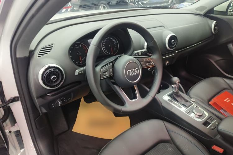 Used Audi A3 2019 Sportback 35 TFSI Fashion Edition China VI Emission Standard Center Console