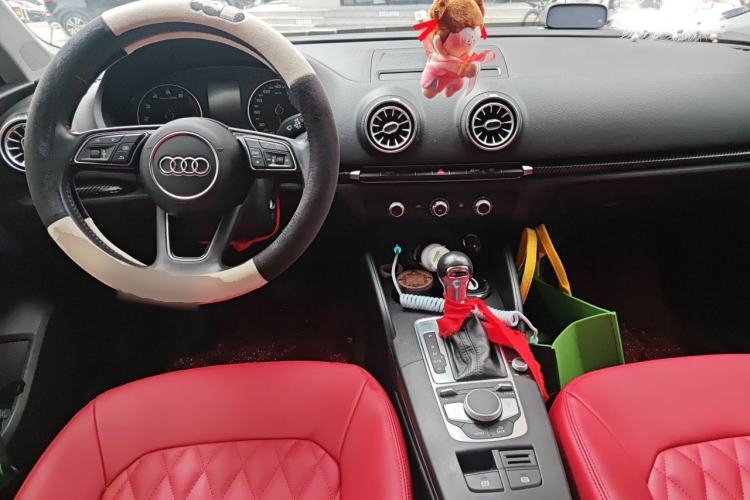 Used Audi A3 2019 Limousine 35 TFSI Ambition China VI Center Console