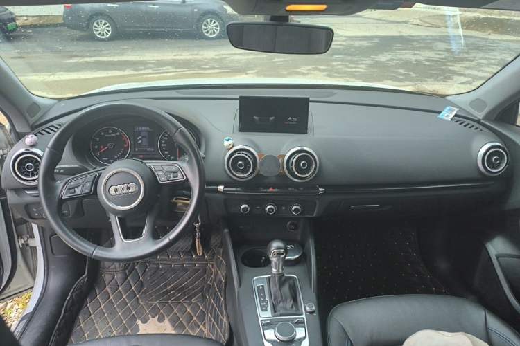 Used Audi A3 2019 Sportback 35 TFSI Fashion Edition China VI Emission Standard Center Console