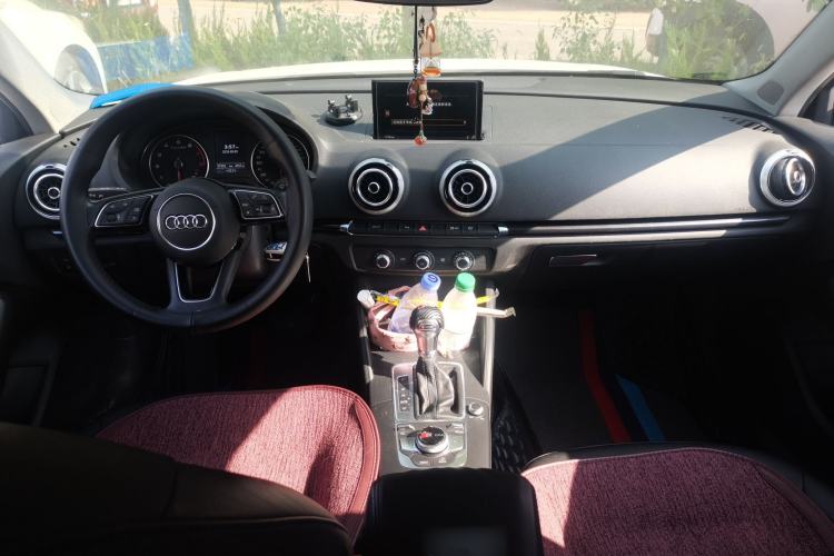 Used Audi A3 2019 Limousine 35 TFSI Fashion Edition China V standard Center Console