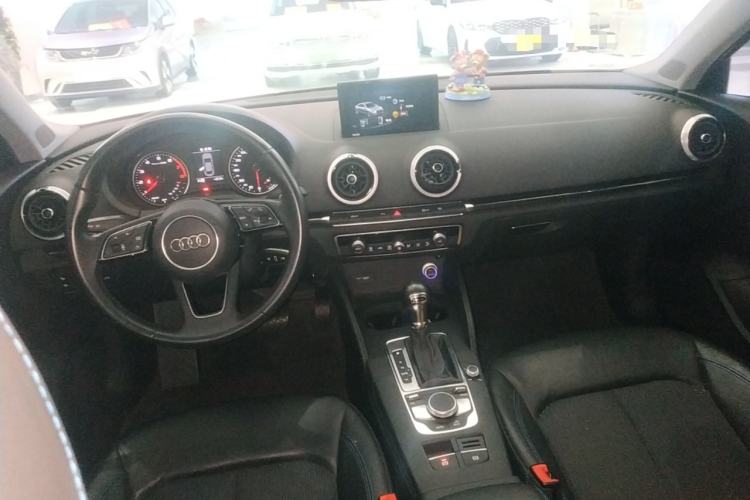 Used Audi A3 2019 Limousine 35 TFSI Fashion Edition China VI Emission Standard Center Console