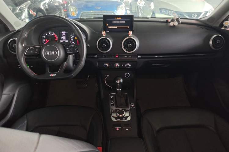 Used Audi A3 2019 Sportback 35 TFSI Fashion Edition China VI Emission Standard Center Console