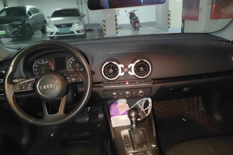 Used Audi A3 2019 Sportback 35 TFSI Fashion Edition China VI Emission Standard Center Console