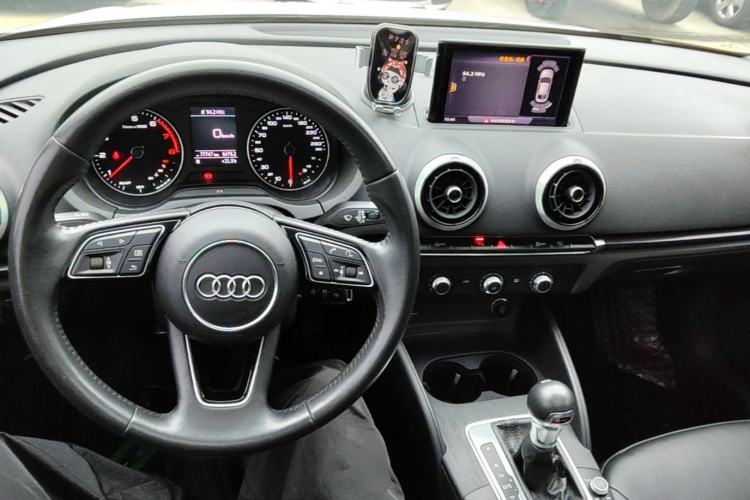 Used Audi A3 2019 Limousine 35 TFSI Fashion Edition China VI Emission Standard Center Console