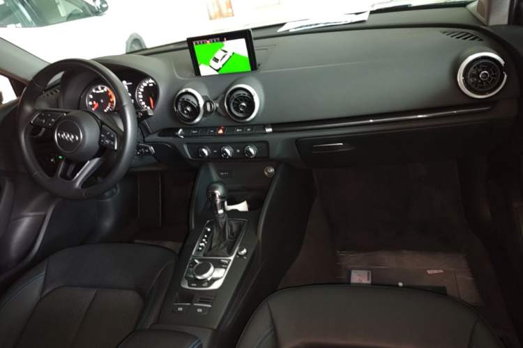 Used Audi A3 2019 Sportback 35 TFSI Fashion Edition China VI Emission Standard Center Console