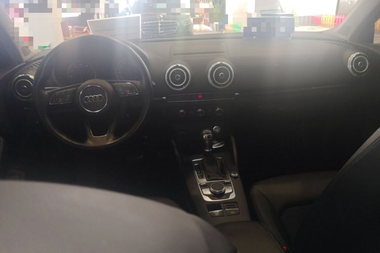 Used Audi A3 2019 Limousine 35 TFSI Fashion Edition China VI Emission Standard Center Console