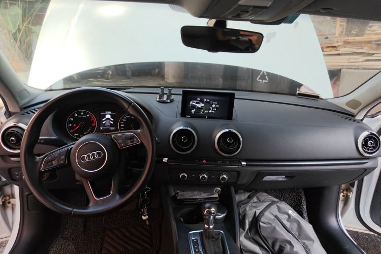 Used Audi A3 2019 Sportback 35 TFSI Fashion Edition China VI Emission Standard Center Console