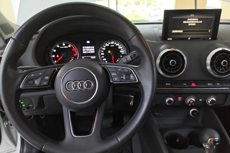 Used Audi A3 2019 Sportback 35 TFSI Fashion Edition China VI Emission Standard Center Console
