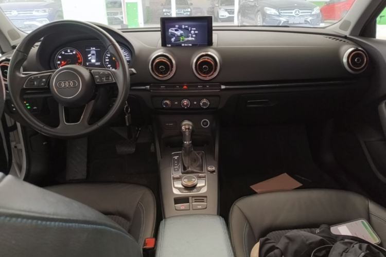 Used Audi A3 2019 Sportback 35 TFSI Fashion Edition China VI Emission Standard Center Console