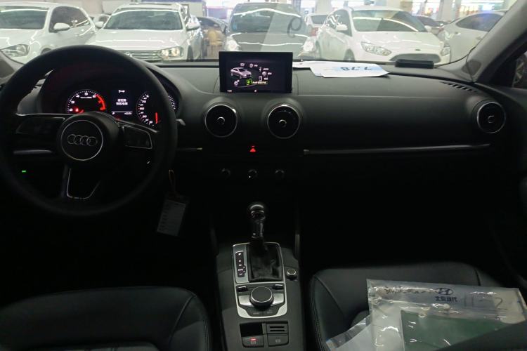 Used Audi A3 2019 Limousine 35 TFSI Ambition China V Center Console