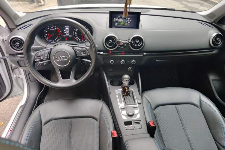 Used Audi A3 2019 Limousine 35 TFSI Fashion Edition China VI Emission Standard Center Console