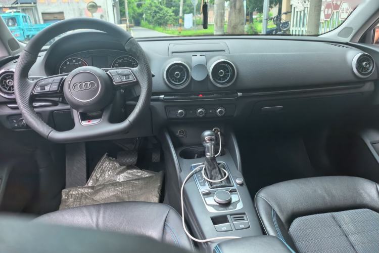 Used Audi A3 2019 Sportback 35 TFSI Fashion Edition China VI Emission Standard Center Console
