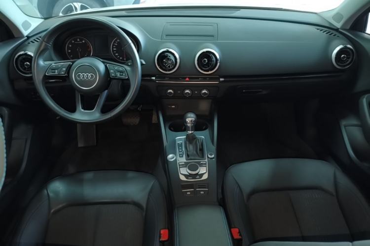 Used Audi A3 2019 Limousine 35 TFSI Fashion Edition China VI Emission Standard Center Console