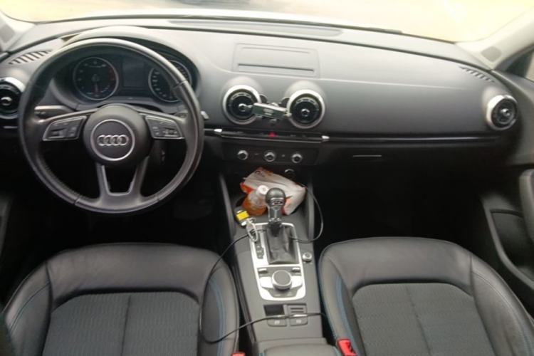 Used Audi A3 2019 Limousine 35 TFSI Fashion Edition China VI Emission Standard Center Console