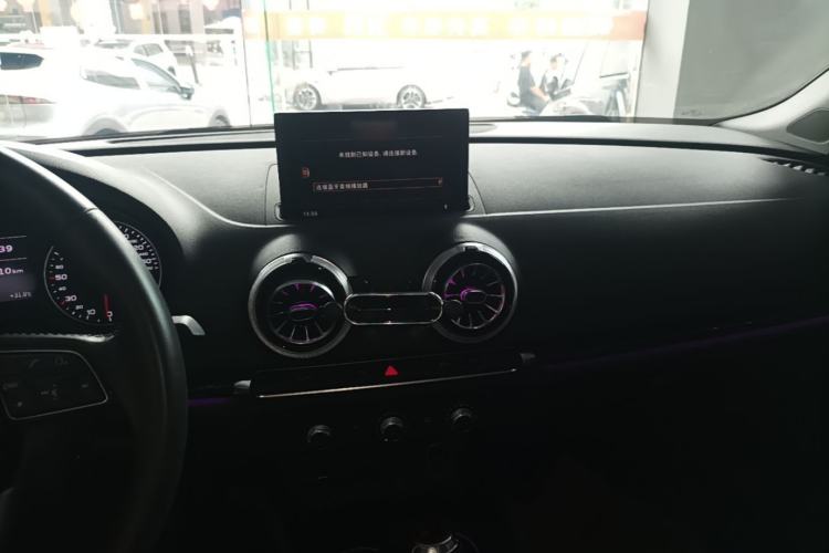 Used Audi A3 2019 Limousine 35 TFSI Fashion Edition China V standard Center Console
