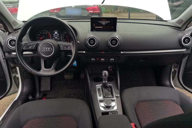 Used Audi A3 2019 Limousine 35 TFSI Ambition China VI Center Console