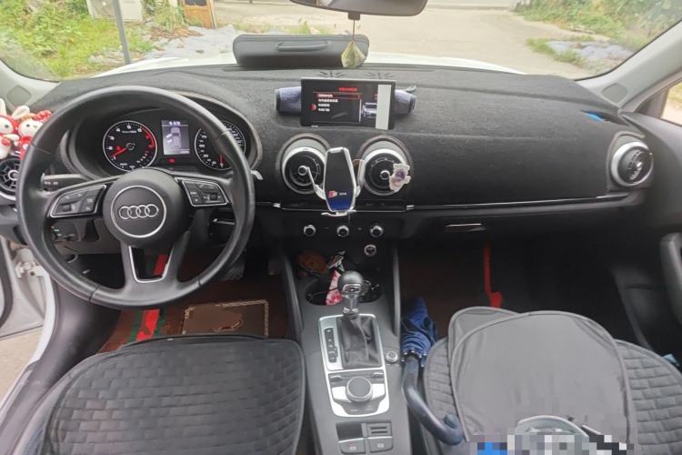 Used Audi A3 2019 Sportback 35 TFSI Fashion Edition China VI Emission Standard Center Console