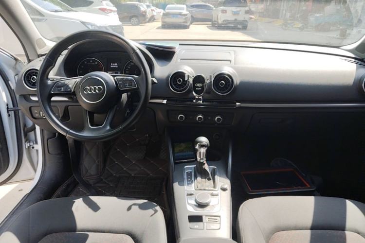 Used Audi A3 2019 Limousine 35 TFSI Ambition China V Center Console