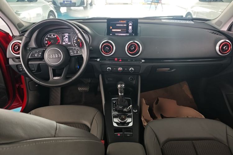 Used Audi A3 2019 Limousine 35 TFSI Fashion Edition China V standard Center Console