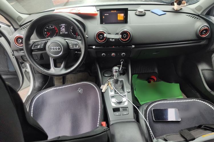 Used Audi A3 2019 Limousine 35 TFSI Ambition China V Center Console