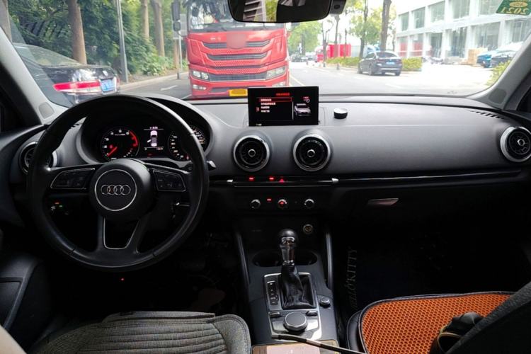 Used Audi A3 2019 Sportback 35 TFSI Fashion Edition China VI Emission Standard Center Console