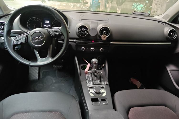 Used Audi A3 2019 Limousine 35 TFSI Ambition China VI Center Console
