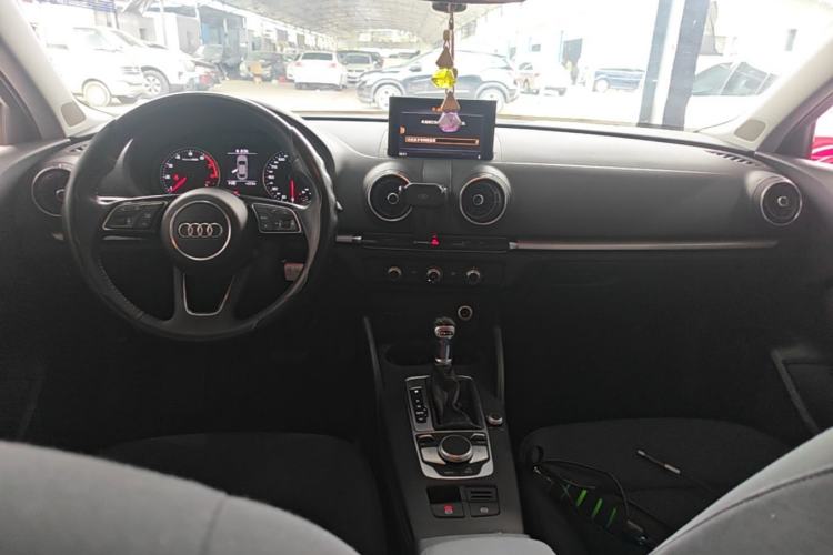 Used Audi A3 2019 Limousine 35 TFSI Ambition China V Center Console