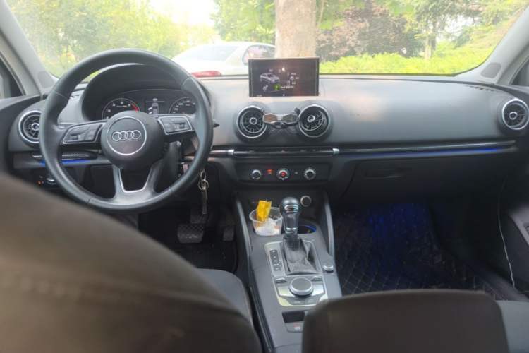 Used Audi A3 2019 Limousine 35 TFSI Ambition China VI Center Console