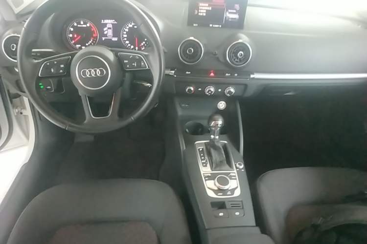 Used Audi A3 2019 Sportback 35 TFSI Ambition China VI Center Console