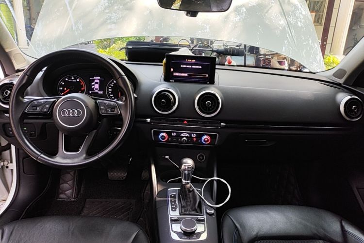 Used Audi A3 2019 Limousine 35 TFSI Fashion Edition China VI Emission Standard Center Console